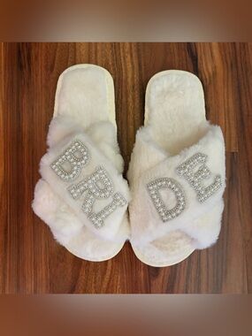 White Faux Fur Bridal Slide Slippers size Medium-Large